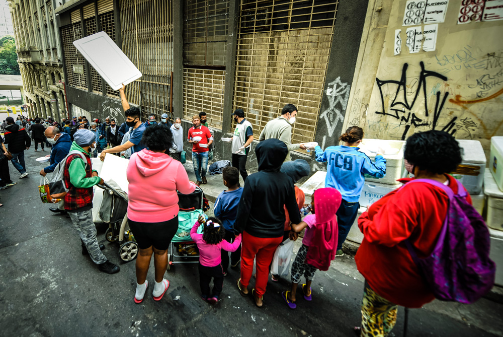 SE_PROJETOLIFE_17 Sem emprego e sem comida, famílias inteiras saem da periferia para viver nas calçadas do Centro