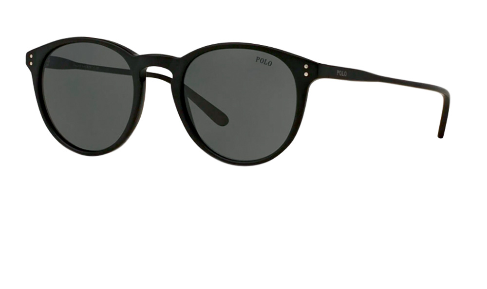 Um óculos com lentes arredondadas preto