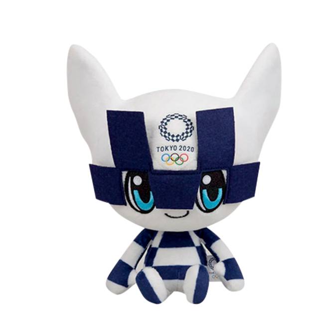 Boneco de pelúcia dos Jogos Olímpicos de Tóquio. Ele é estampado em branco e azul e tem o símbolo da competição na testa