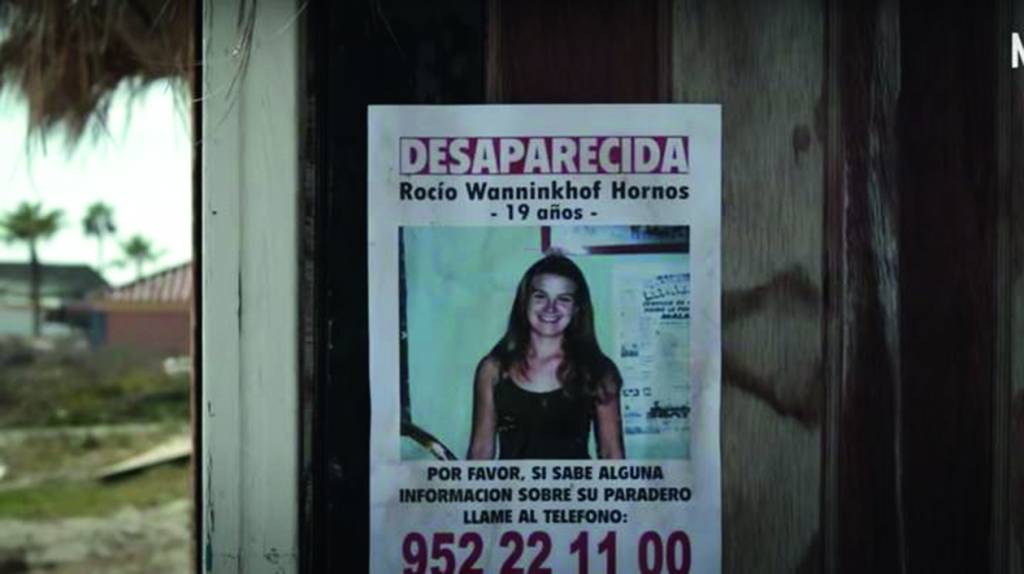 A imagem mostra um carta de Rocío em um poste, escrito 