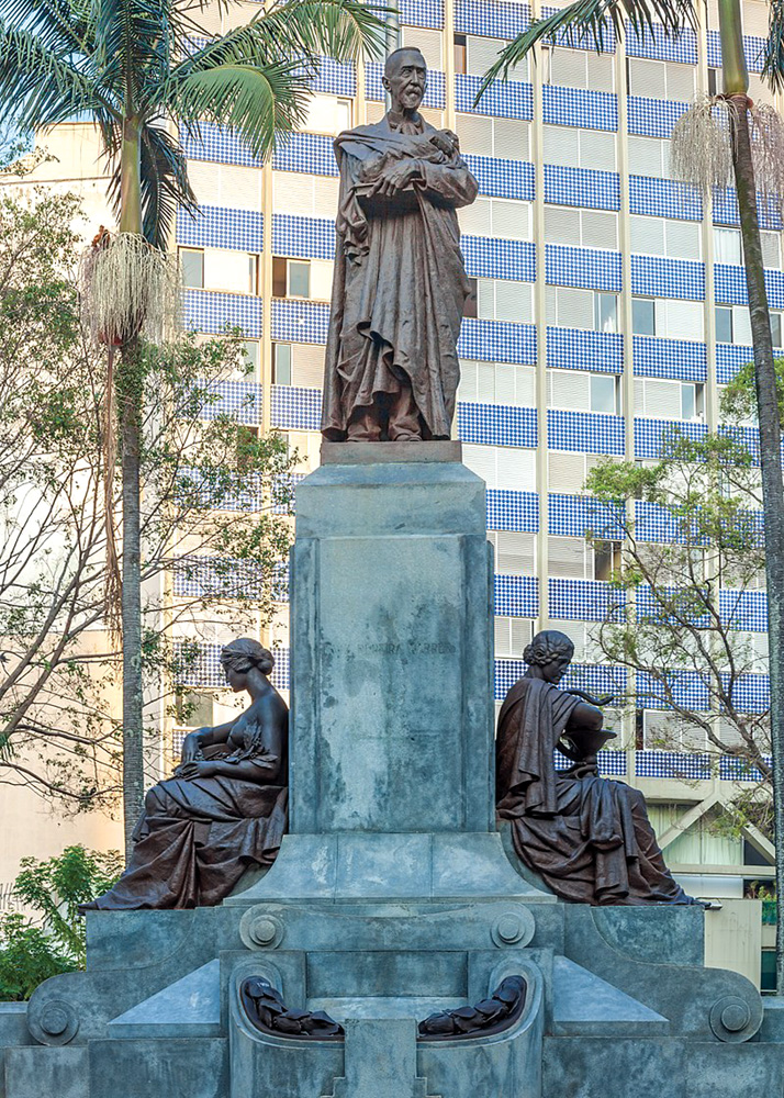 Estatua em homenagem ao Dr. Luís Pereira Barreto, na praça marechal deodoro