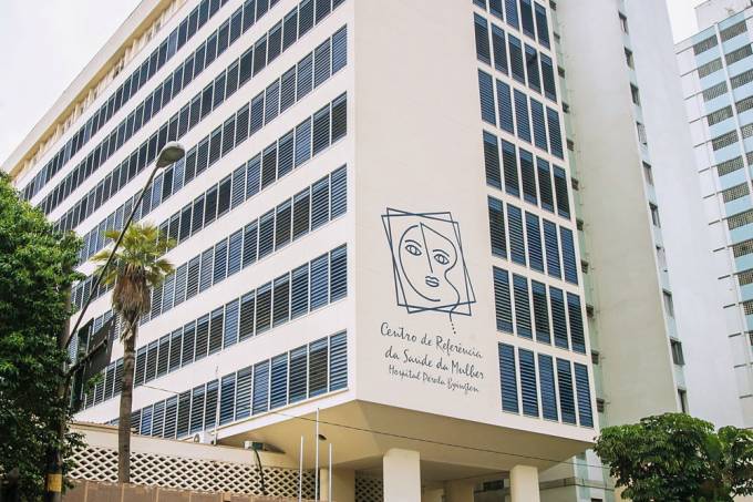 Vítima de violência sexual recebe Bíblia dentro de hospital referência em aborto legal