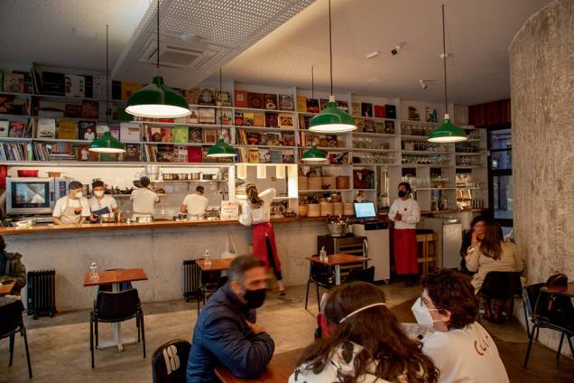 Cuia Café: ambiente no térreo do Copan