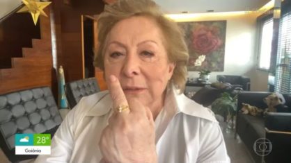 Aracy Balabanian mostra dedo do meio sem querer para Patrícia Poeta