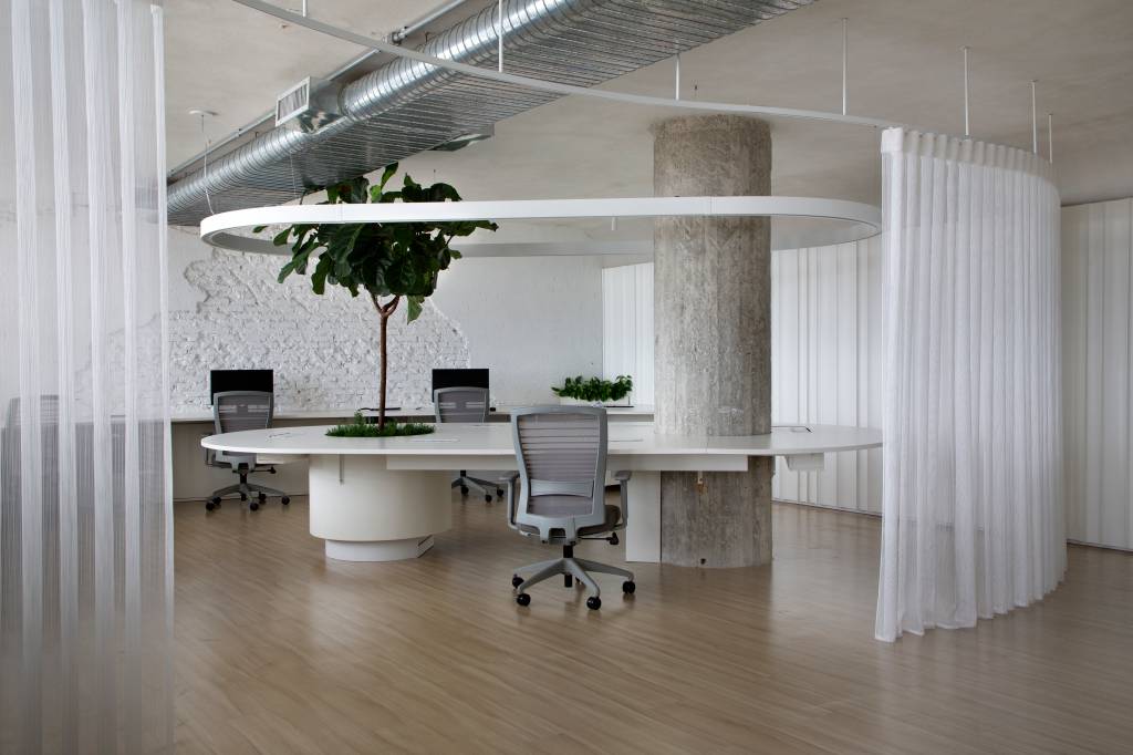 No icônico Edifício Itália, Melina Romano projeta seu novo escritório