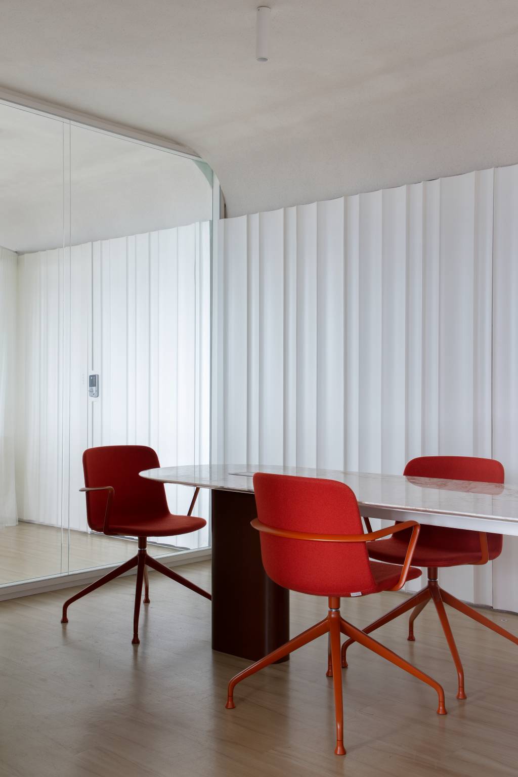 CA_9135-1 No icônico Edifício Itália, Melina Romano projeta seu novo escritório