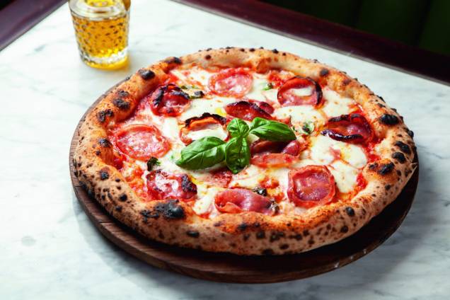 Pizza diavola: servida no almoço e no jantar Pizza diavola: servida no almoço e no jantar