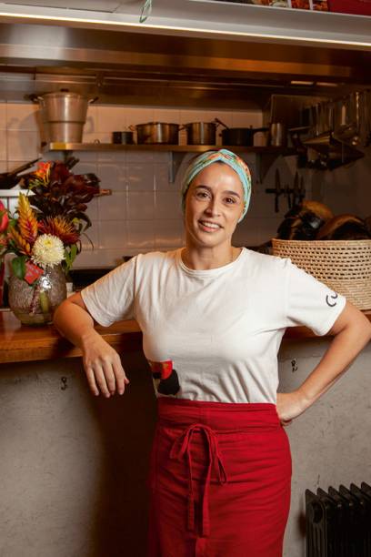 A chef: criadora do cardápio brasileiro contemporâneo