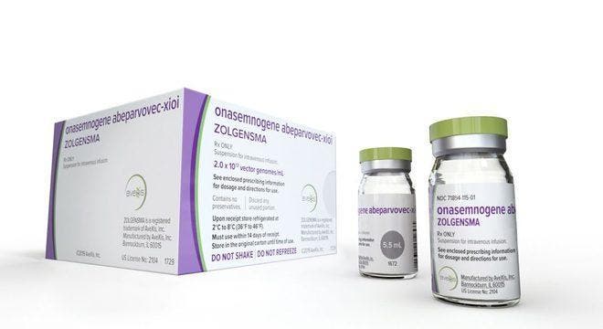 Imagem mostra frascos e embalagem do remédio em fundo branco