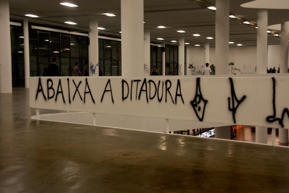 No pavilhão da Bienal de 2008, a frase 
