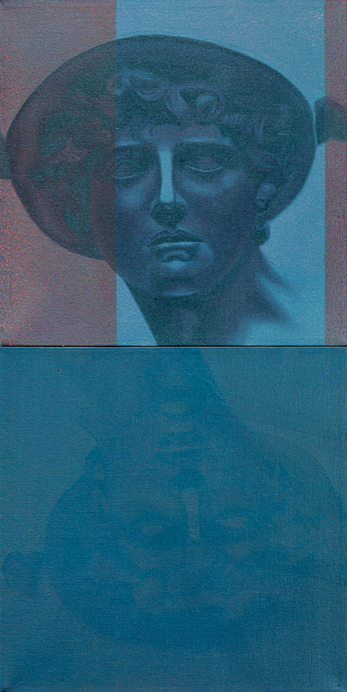 O-mago-e-o-louco-thiago-toes-exposição-na-fissura-do-tempo imagem dividida em dois. acima, pintura em tons azulados de uma pessoa com chapéu olhando para o horizonte. abaixo, um tom azulado geral toma a tela e é difícil distinguir algo, aparentemente, em traços bem apagados, é a reflexão da imagem de cima
