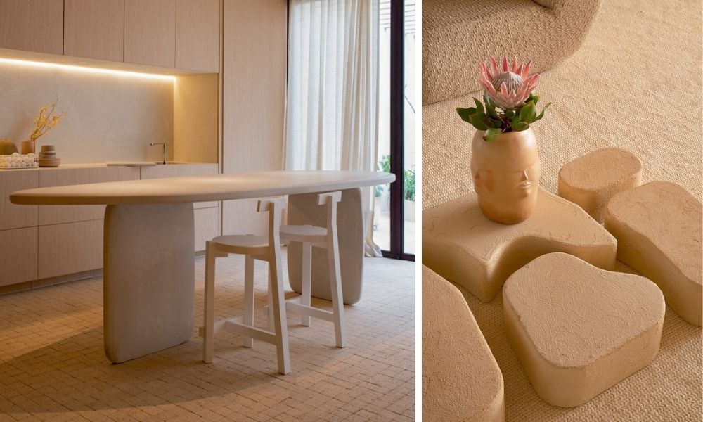 casacor cozinham minimalista peças de cerâmica A montagem mostra duas fotos. À esquerda, uma mesa simples, com duas cadeiras tripés e encosto mínimo. À direita, a foto de algumas peças de cerâmicas, com um vaso com plantas dentro.