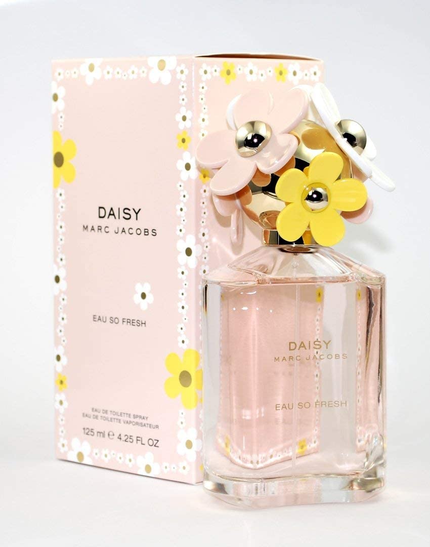 daisy marc jacobs Frasco de perfume de vidro transparente e, ao lado, a caixa rosa. Tem detalhes de florzinhas neles