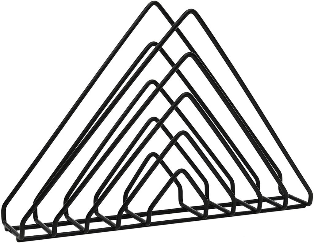 Em formato de triângulo, hastes do revisteiro são pretas