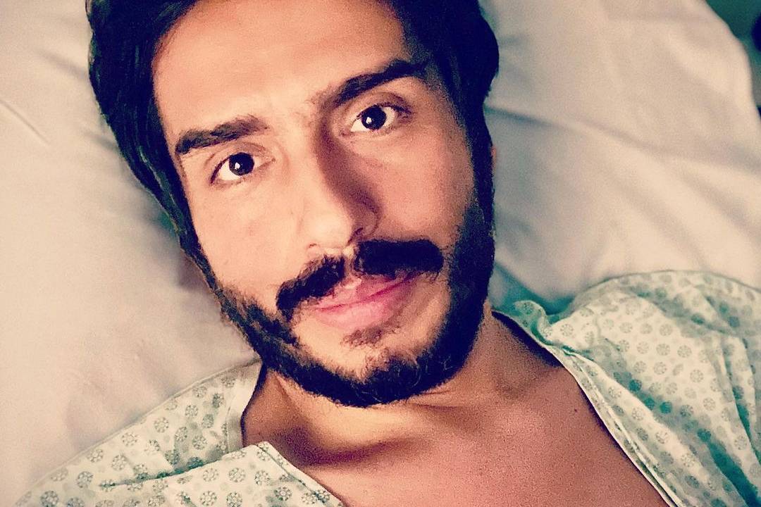 Caike Luna com barba em cama de hospital.