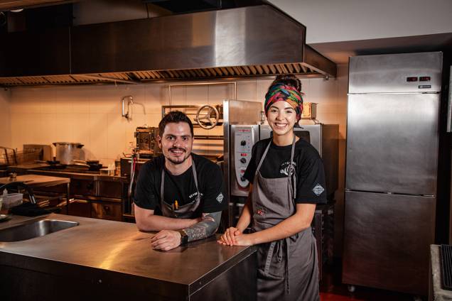 Casal de chefs: ambos brilharam em realities culinários na TV antes de abrirem seu próprio restaurante