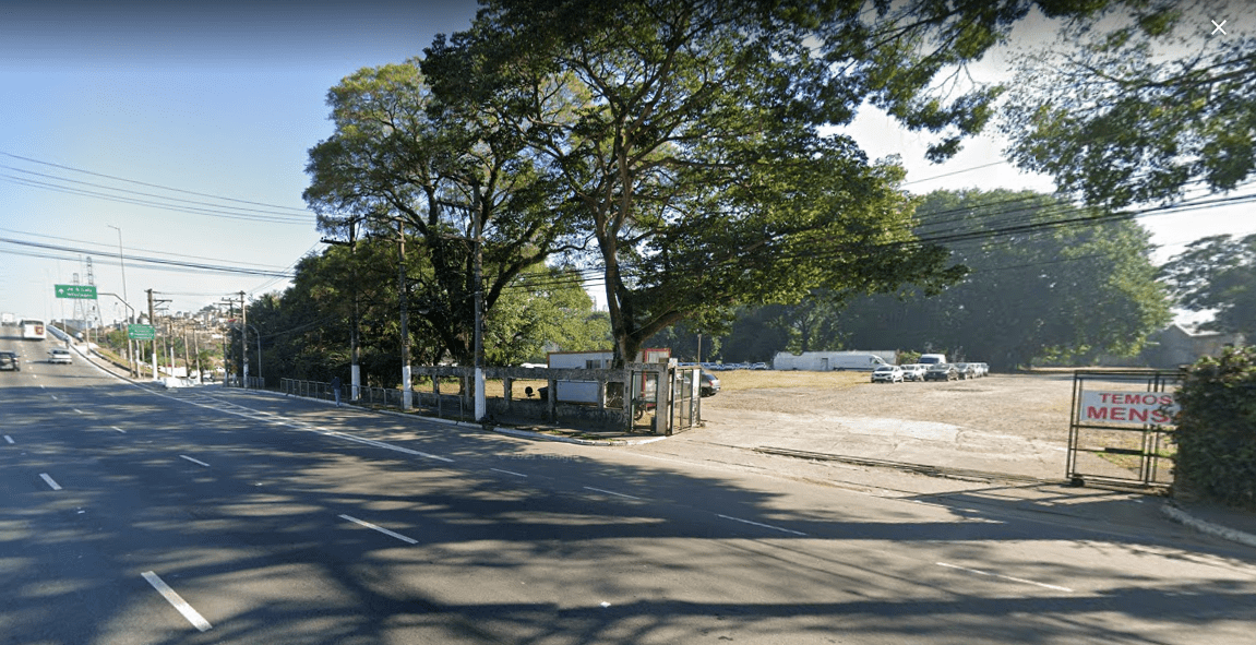 Estacionamento na Avenida João Dias, em Santo Amaro