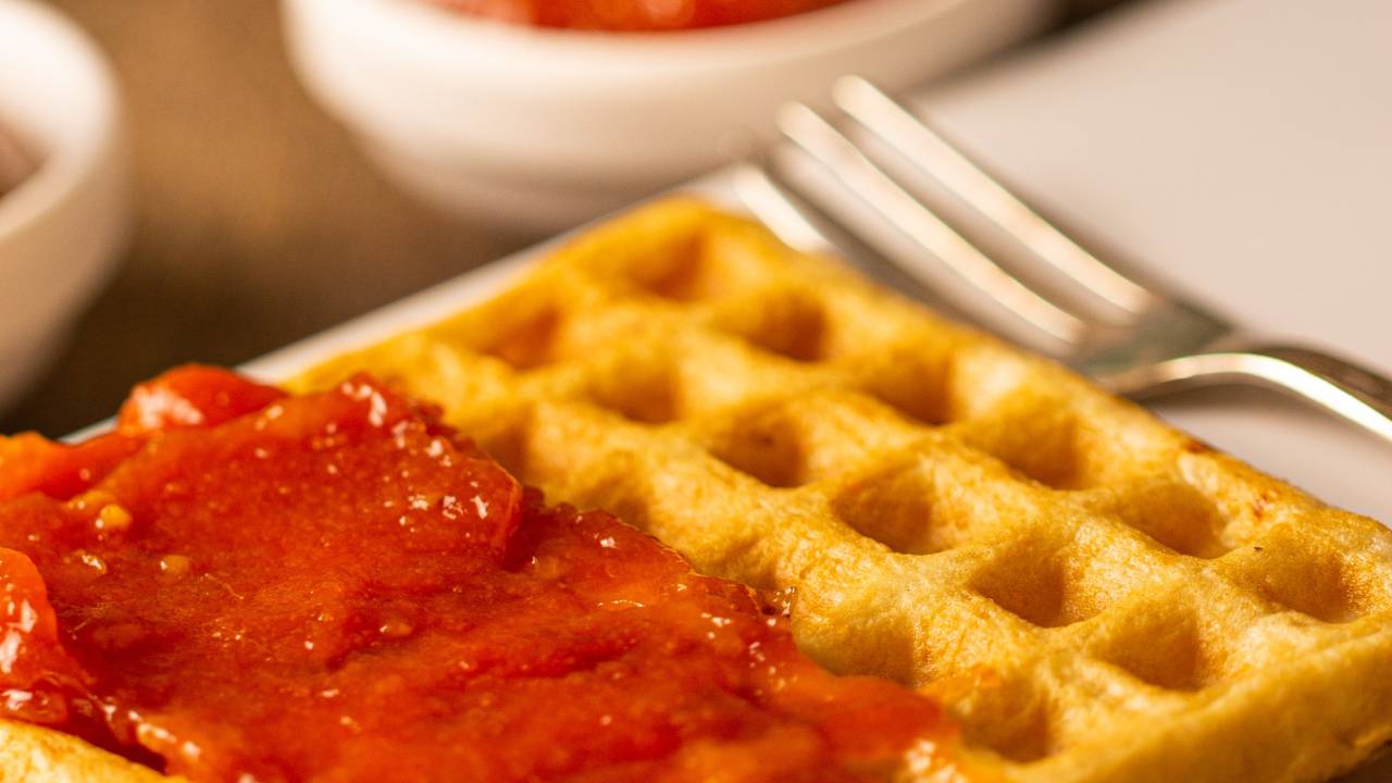Formaggio Mineiro: o combo de waffle de pão de queijo com expresso ou chocolate custa R$ 14,00