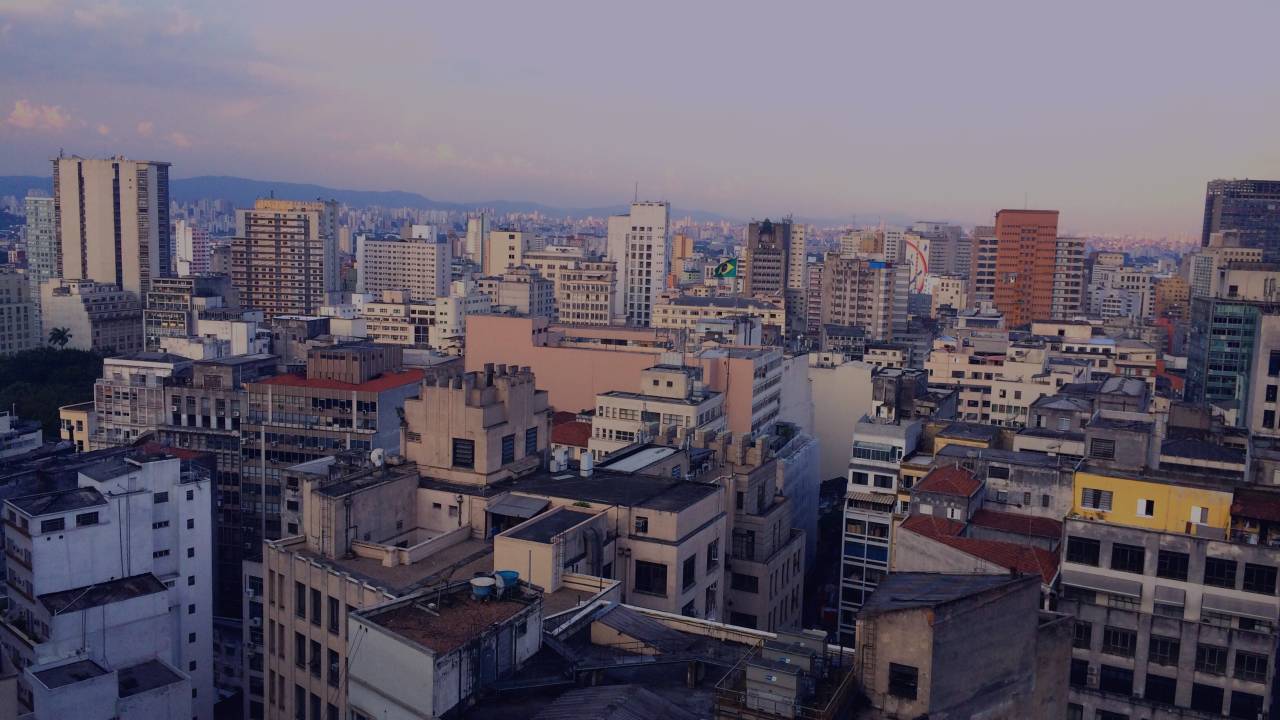 Imagem mostra horizonte de prédios em São Paulo