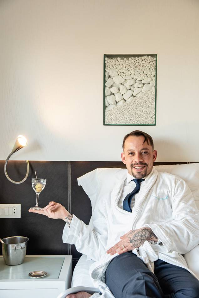 Bartender do ano: Gabriel Santana prepara um ótimo dry martini