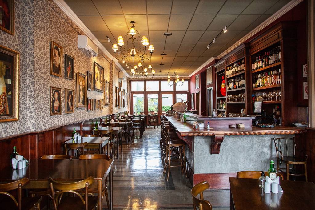 Restaurante lembra cenários de filmes de Almodóvar