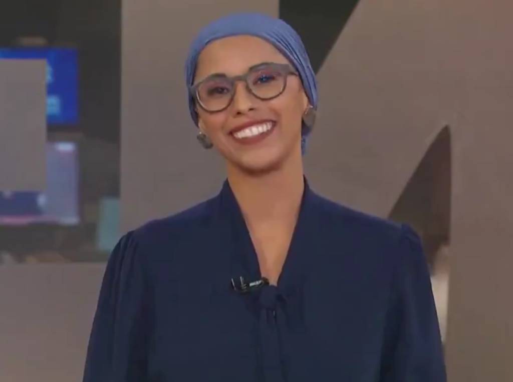 De lenço na cabeça, apresentadora da GloboNews revela câncer