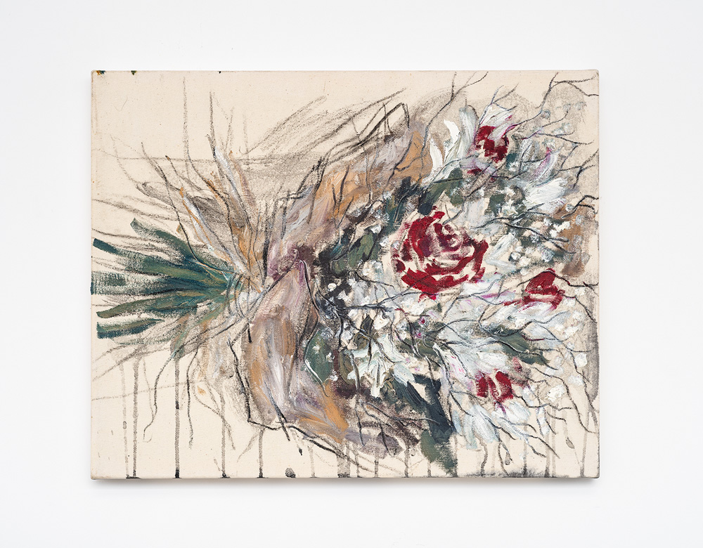 Uma pintura em tons claros mostra um buquê de flores na horizontal. Fundo é creme