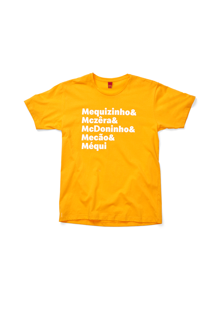 A imagem mostra uma camisa amarela com as frases 