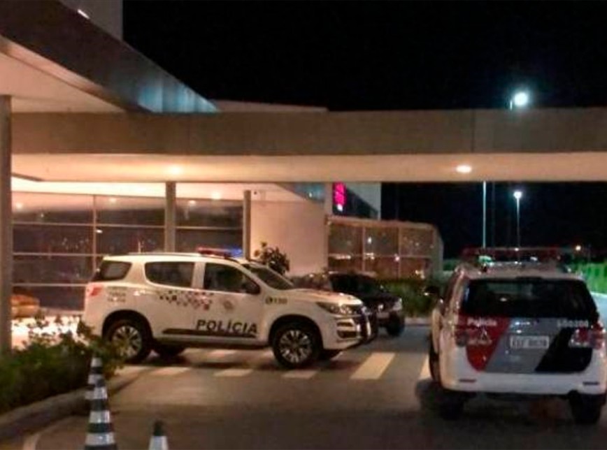 Assaltantes armados roubam joalheria de shopping em Sorocaba