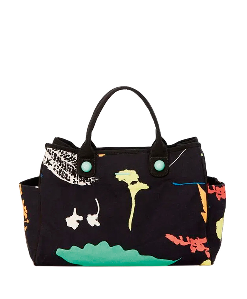 estampa.png Uma bolsa grande preta tem alguns detalhes coloridos de flor e folhas