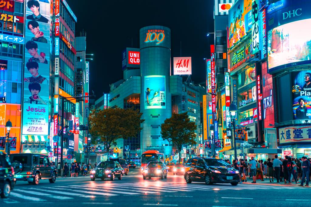 A imagem mostra o O bairro de Shibuya, em Tóquio, no Japão