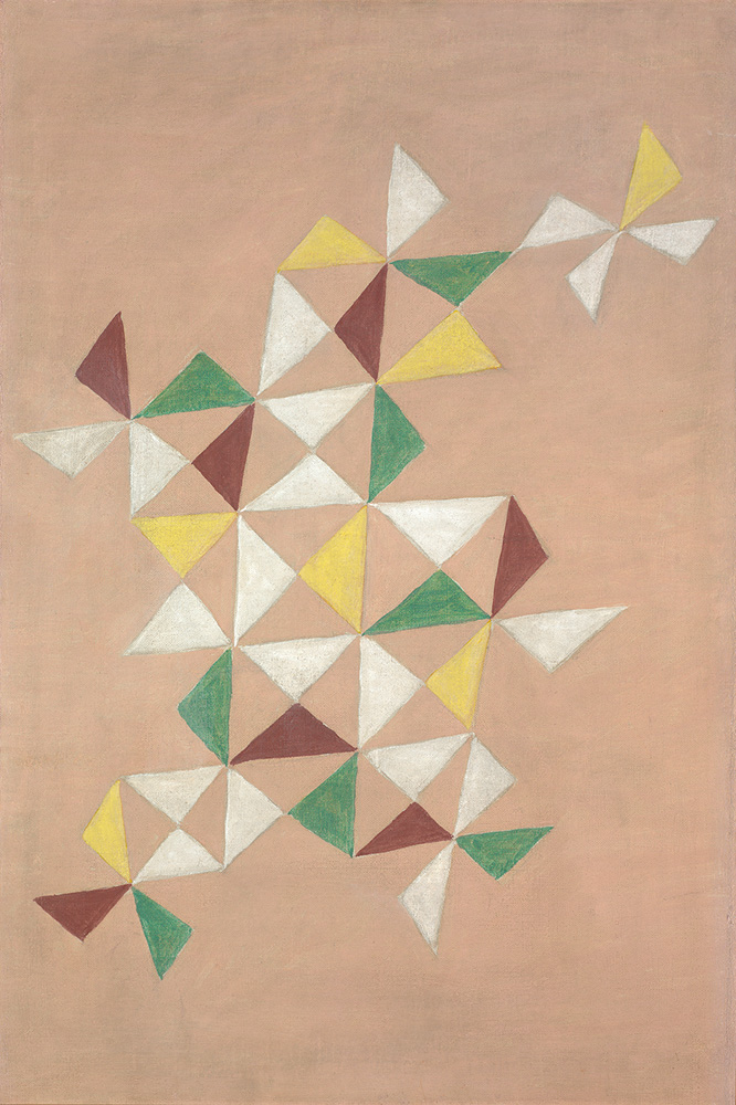 Imagem mostra pintura com traços geométricos em forma de cataventos brancos, verdes, amarelos e vermelhos sobre fundo marrom.
