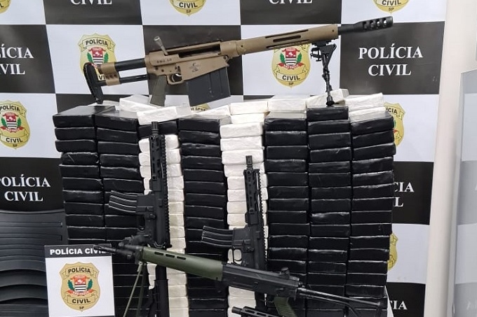 Polícia Civil apreende drogas e fuzil capaz de derrubar aeronaves