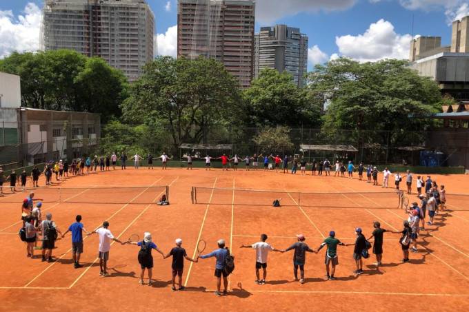 Un grupo de tenistas senior temen ser ‘desalojados’ del polideportivo del ayuntamiento
