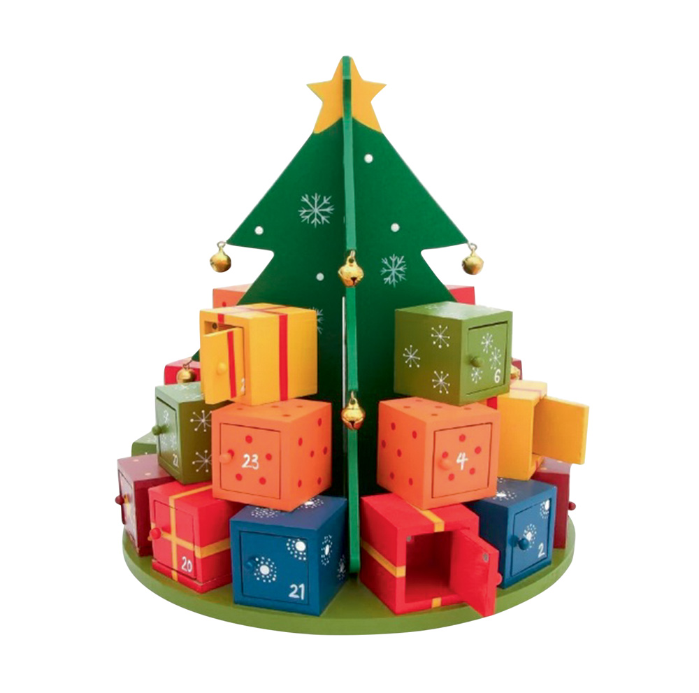 Árvore de Natal em madeirinha com vários presentinhos empilhados