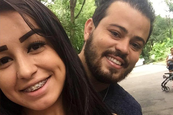 Imagem mostra selfie de Isabela e Filipe, que aparecem sorrindo em cenário arborizado