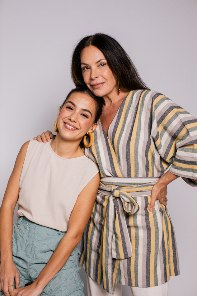 Carolina Ferraz e sua filha Valentina Cohen.
