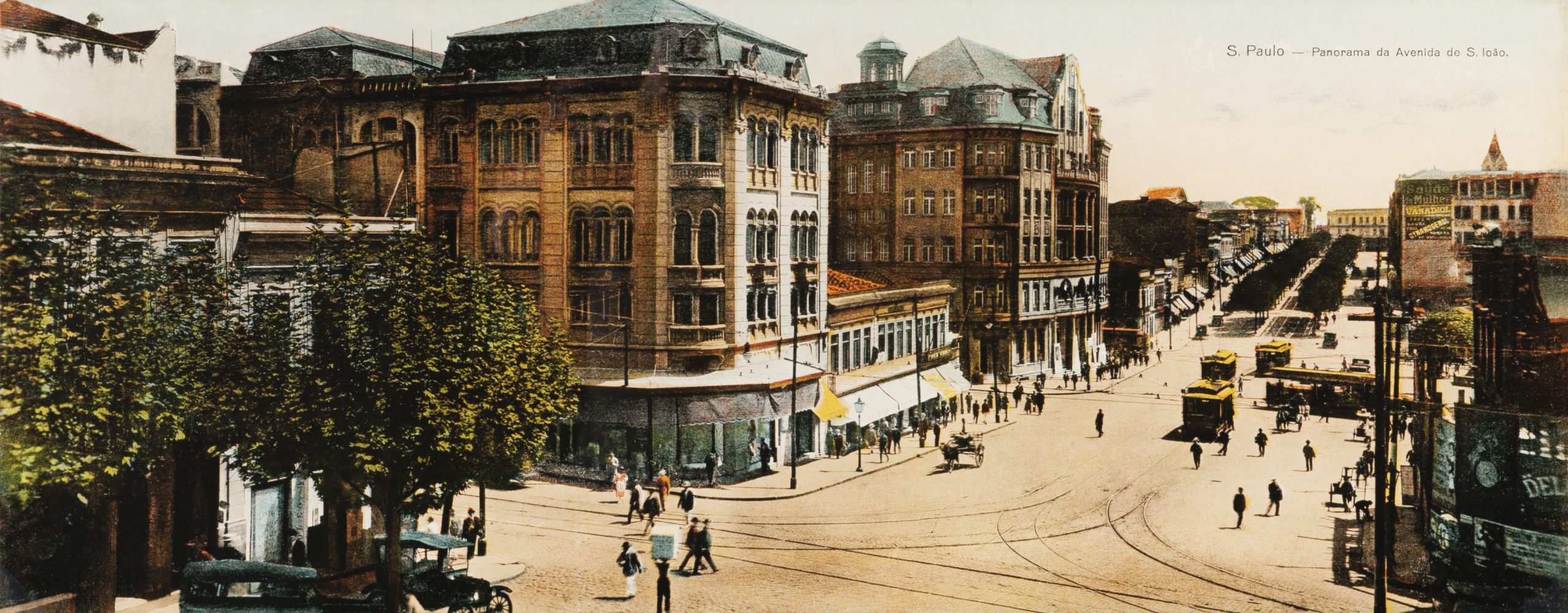 Imagem mostra ilustração de esquina com estrada de terra e prédios antigos.