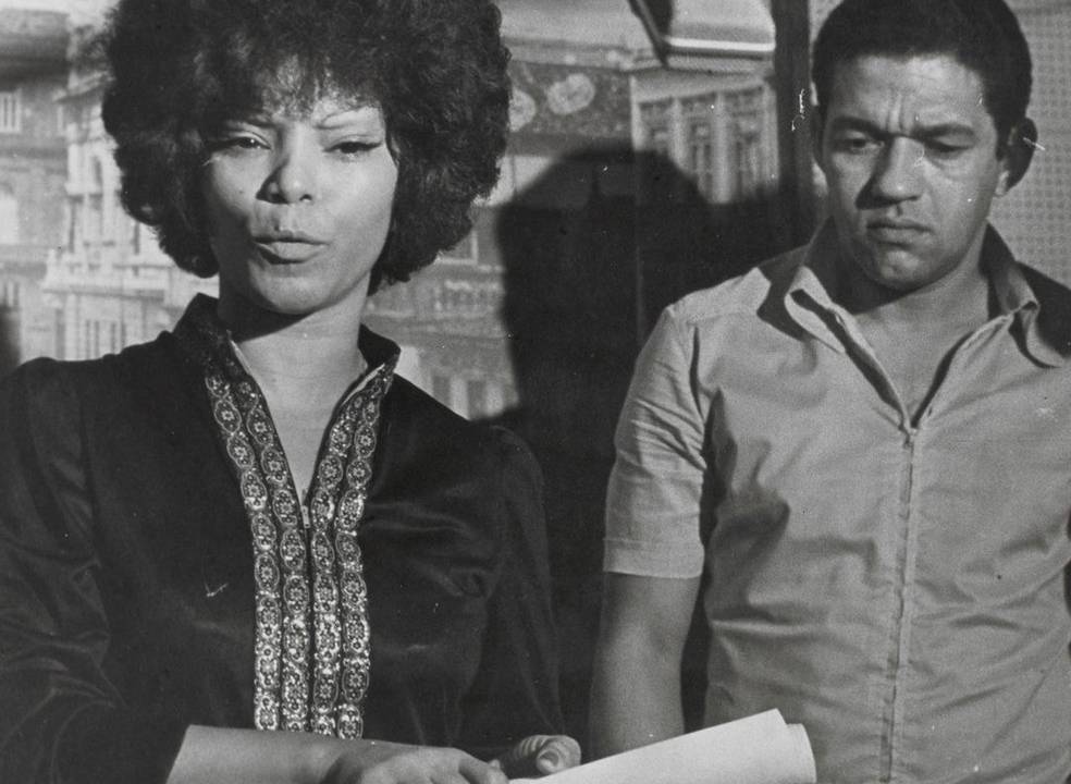 Imagem de Elza e Garrincha em preto e branco