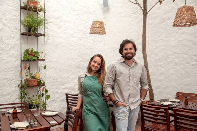 À frente da cozinha: o casal Giovanna Perrone e Rodrigo Aguiar