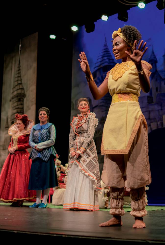 Atrizes interpretam Dandara, Anália Franco, Simone de Beauvior e Elizabeth I