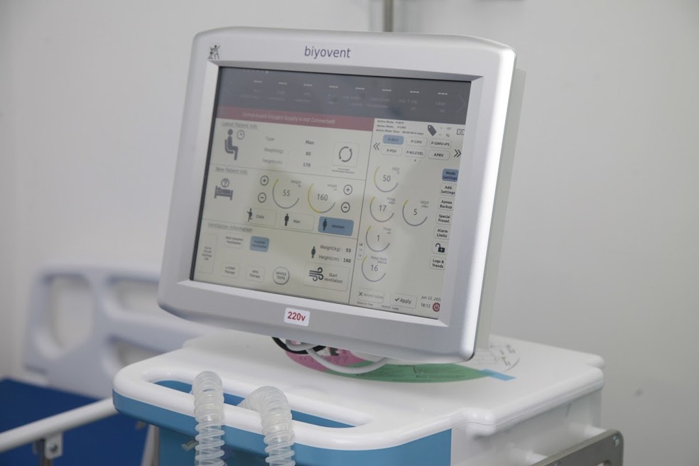 Imagem da tela de um ventilador pulmonar hospitalar