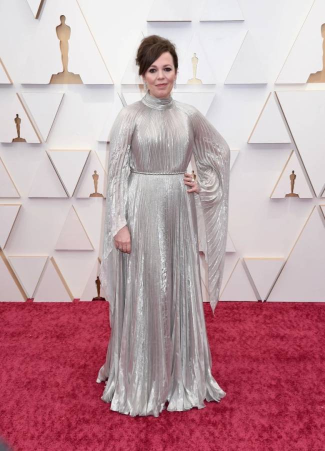 Olivia Colman Olivia Colman, de vestido cinza