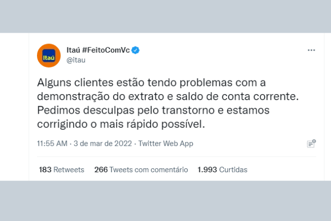 A imagem mostra um tuíte do Itaú informando sobre problemas de contas