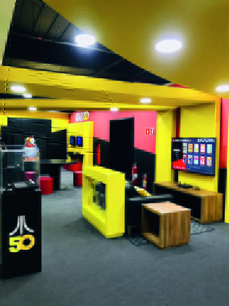 Imagem 4.jpeg exposição com consoles Atari