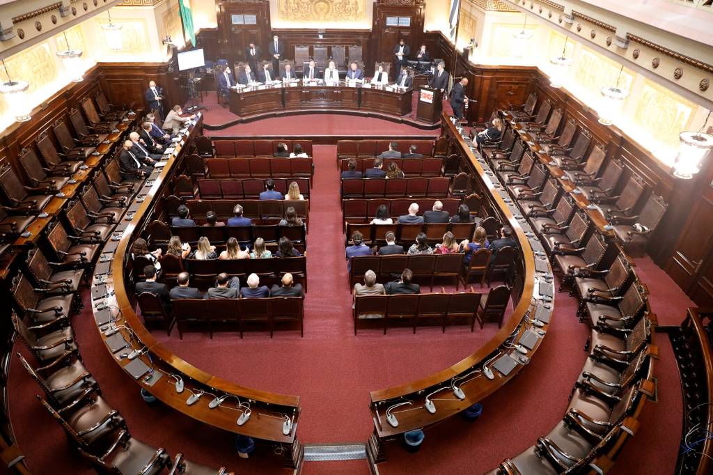 Órgãos da Justiça divergem sobre liberação de uso da máscara