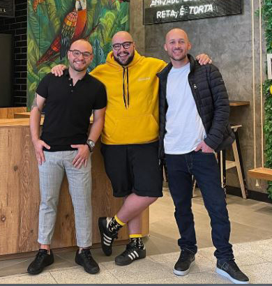 Carmel’s O trio de sócios Leonardo Macedo, Tiago Abravanel e Tito Barcellos em salão da Nanica.