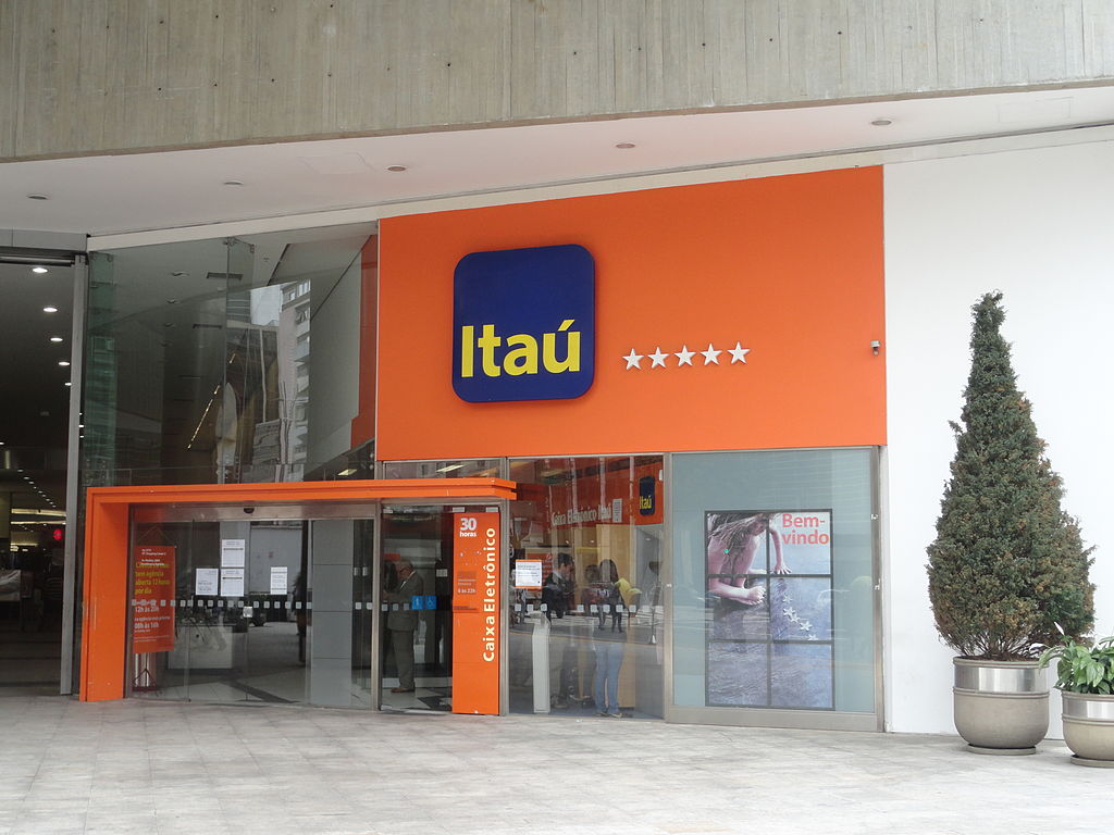 Imagem mostra fachada de agência do Itaú