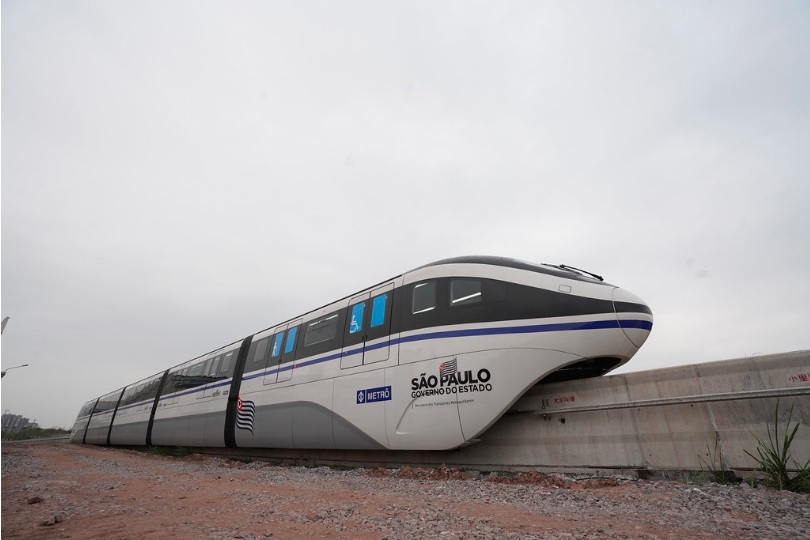 A imagem mostra o monotrilho da linha 17-ouro do metrô