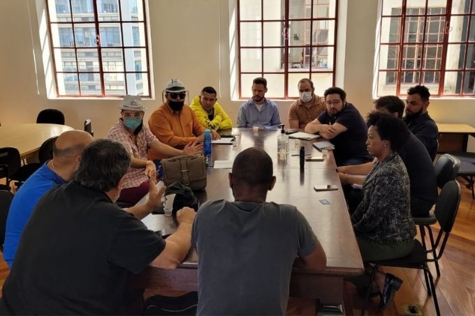 Reunião entre secretária municipal de cultura, Aline Torres, com representantes de blocos de Carnaval de rua de São Paulo